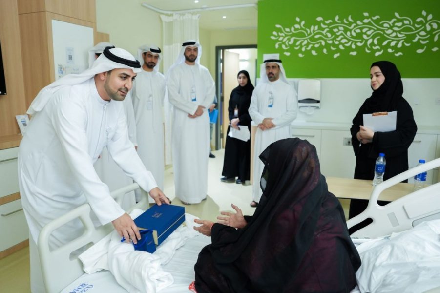 “التنمية الأسرية” تزور كبار المواطنين والمقيمين بـ”مستشفى طحنون بن محمد” في العين