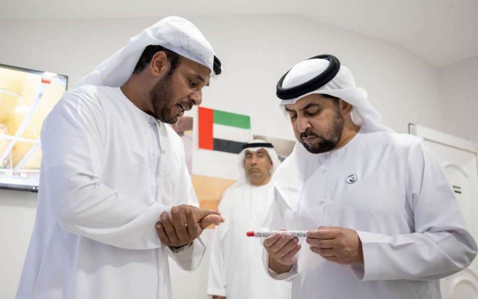 حمدان بن زايد يطّلع على مشروع لإكثار الحبارى والأرنب البري في منطقة الظفرة