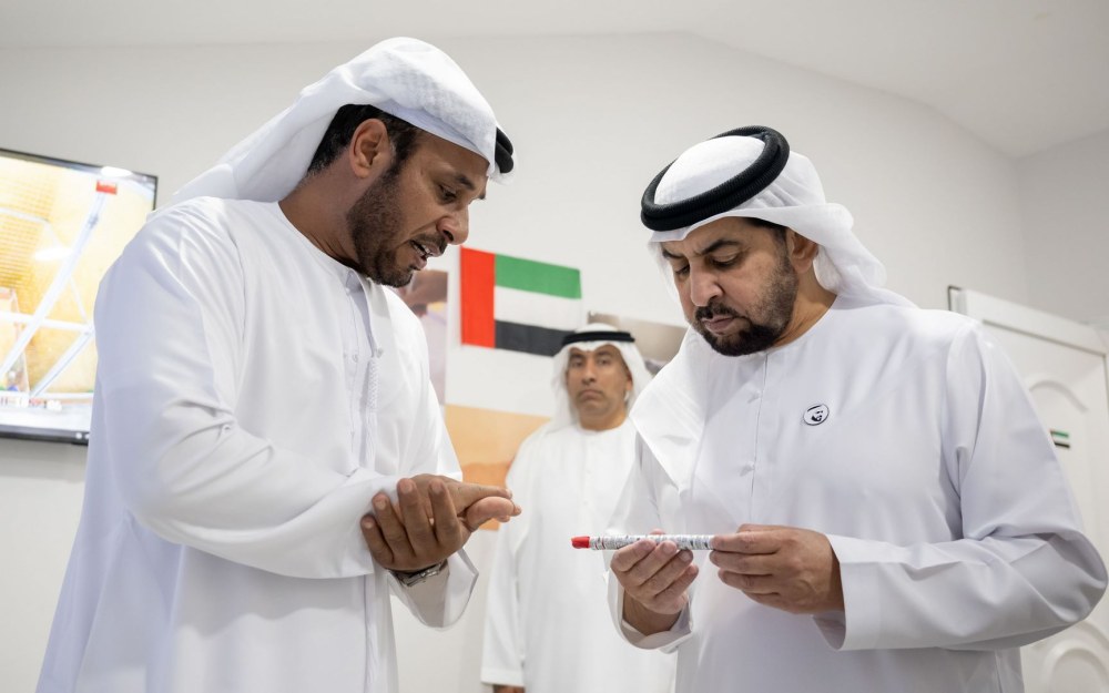 حمدان بن زايد يطّلع على مشروع لإكثار الحبارى والأرنب البري في منطقة الظفرة