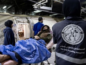 استمراراً لرسالته الإنسانية.. المستشفى الإماراتي العائم في العريش يستقبل 7 حالات جديدة من قطاع غزة