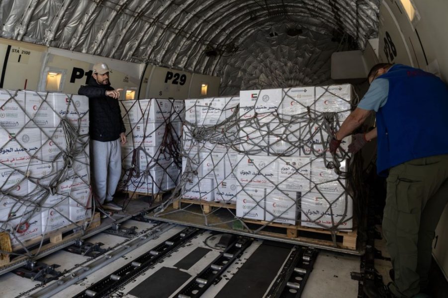 وصول طائرة إماراتية محملة بـ 100 طن مساعدات لغزة ضمن “جسر حميد الجوي” وعملية “الفارس الشهم 3”