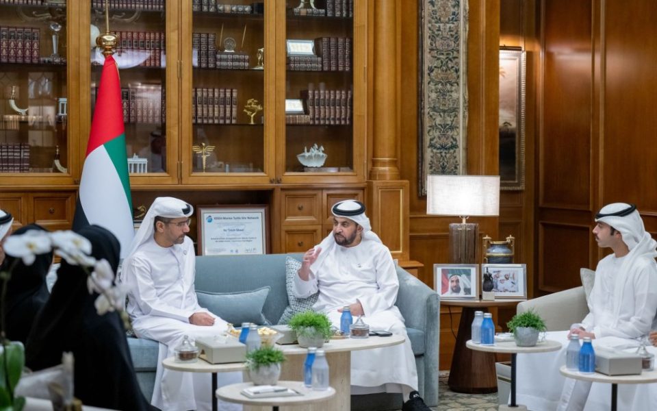 حمدان بن زايد يستقبل وفد مجموعة موانئ أبوظبي ويطلع على مستجدات تطوير البنية التحتية البحرية في الظفرة