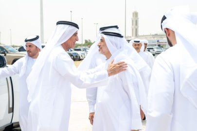 سعود بن صقر يقدم واجب العزاء في وفاة سلطان بن خليفة الحبتور