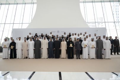 خالد بن محمد بن زايد يكرم الفائزين بجائزة أبوظبي للأداء الحكومي المتميز