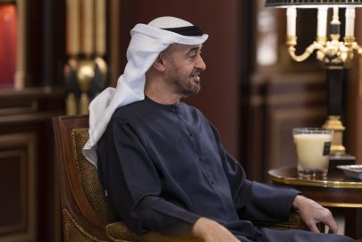 رئيس الدولة يلتقي ملك البحرين بحضور محمد بن راشد ومنصور بن زايد