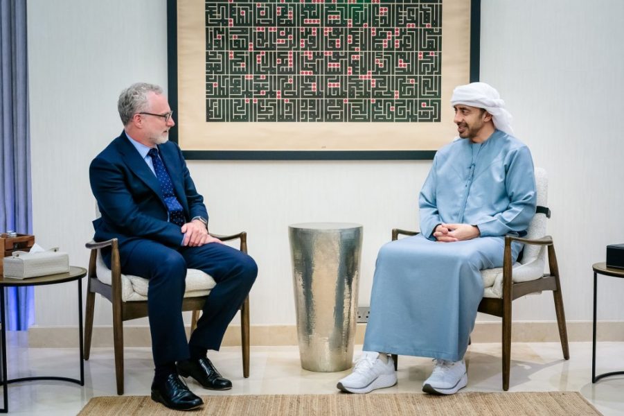 عبدالله بن زايد يستقبل المستشار الأول لرئيس الوزراء الكندي لشؤون السياسة الخارجية والدفاع والأمن