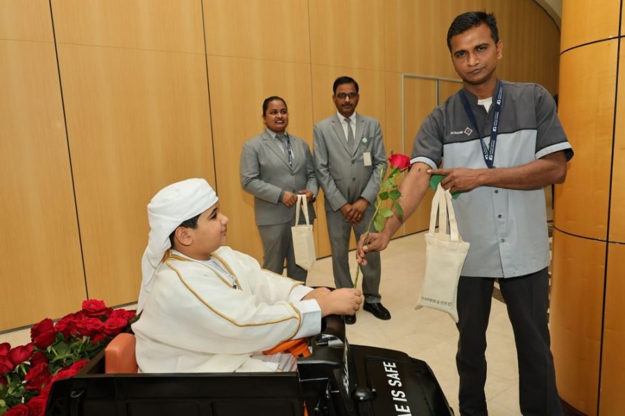 شرطة دبي تحتفي باليوم العالمي للعمال