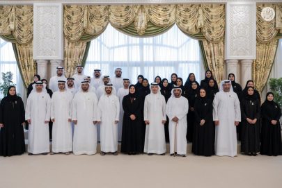 هزاع بن زايد يستقبل الشيوخ والمسؤولين والمواطنين في برزة قصر المقام بمنطقة العين