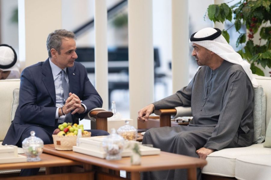 رئيس الدولة ورئيس وزراء اليونان يبحثان تعزيز الشراكة الإستراتيجية الشاملة بين البلدين والتطورات الإقليمية