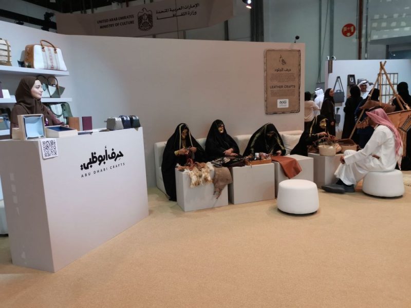 “ثقافة وسياحة أبوظبي” توظف الحرف الجلدية التراثية في منتجات عصرية خلال “اصنع في الإمارات”