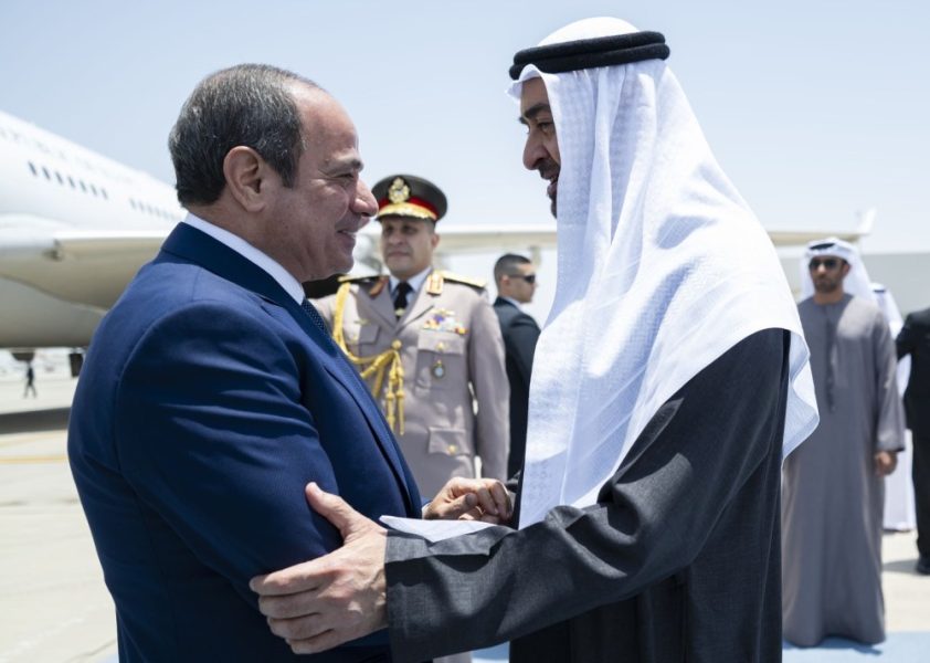 رئيس الدولة والرئيس المصري يبحثان العلاقات الأخوية والتطورات الإقليمية
