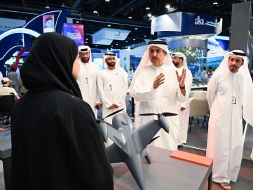 صقر غباش يزور معرض “اصنع في الإمارات 2026”
