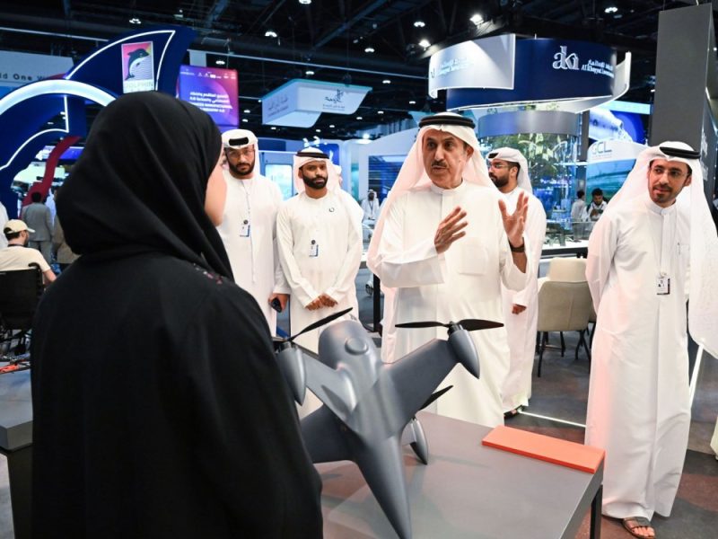صقر غباش يزور معرض “اصنع في الإمارات 2026”