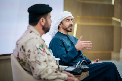 عبدالله بن زايد يستقبل وفداً من كلية الدفاع الوطني