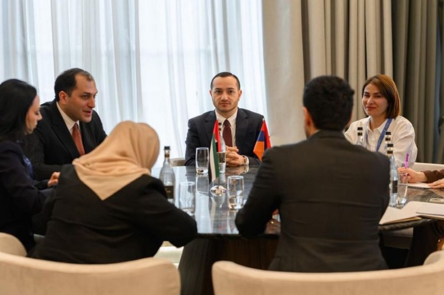 الإمارات تشارك في أعمال “حوار يريفان 2026” بأرمينيا