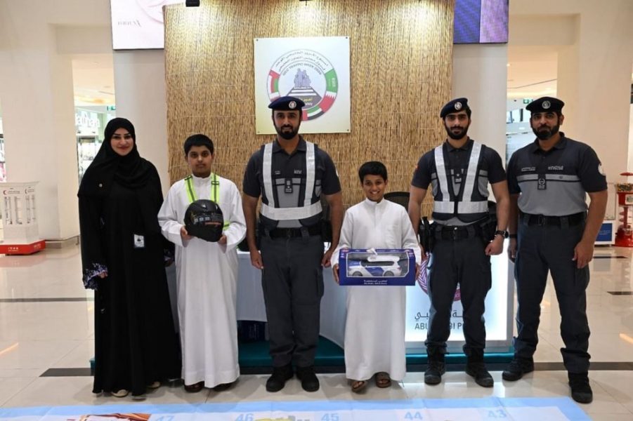 شرطة أبوظبي تنظم فعاليات توعوية في الظفرة ضمن أسبوع المرور الخليجي