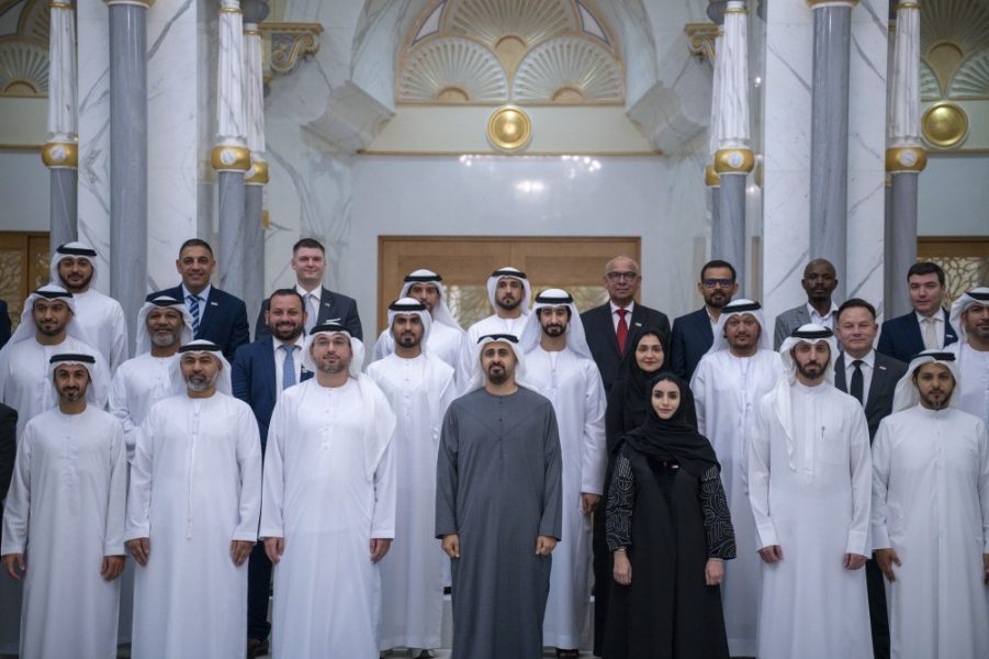 ذياب بن محمد بن زايد يلتقي عدداً من موظفي قطارات الاتحاد ويطَّلع على مستجدات مشاريع الشركة وخططها المستقبلية