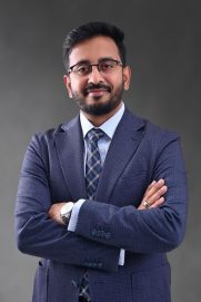 عنكبوت تعلن عن تكريم شمير الدين شريف مدير الحوكمة والمخاطر والامتثال لدى الشركة