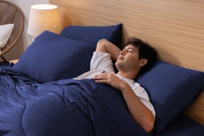 كيف يمكن للعائلات التغلب على حرارة الصيف والنوم بشكل أفضل مع لحاف REST Evercool