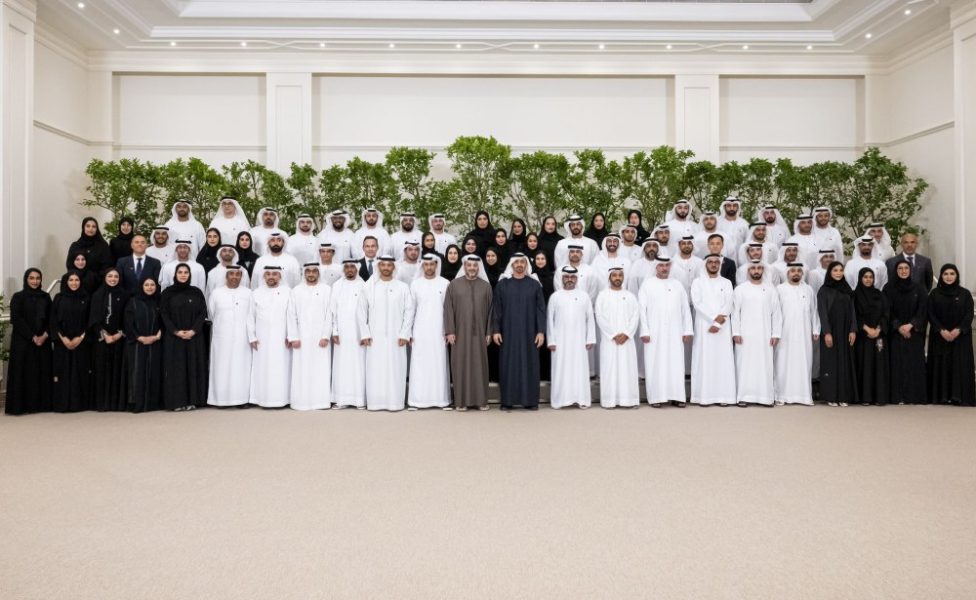 رئيس الدولة يستقبل وفد مجموعة “إيدج”