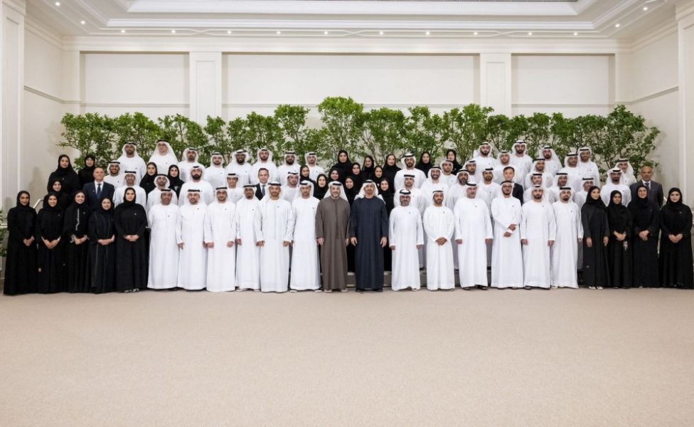 رئيس الدولة يستقبل وفد مجموعة “إيدج” الإماراتية المتخصصة في التكنولوجيا المتقدمة وحلول الأمن والدفاع