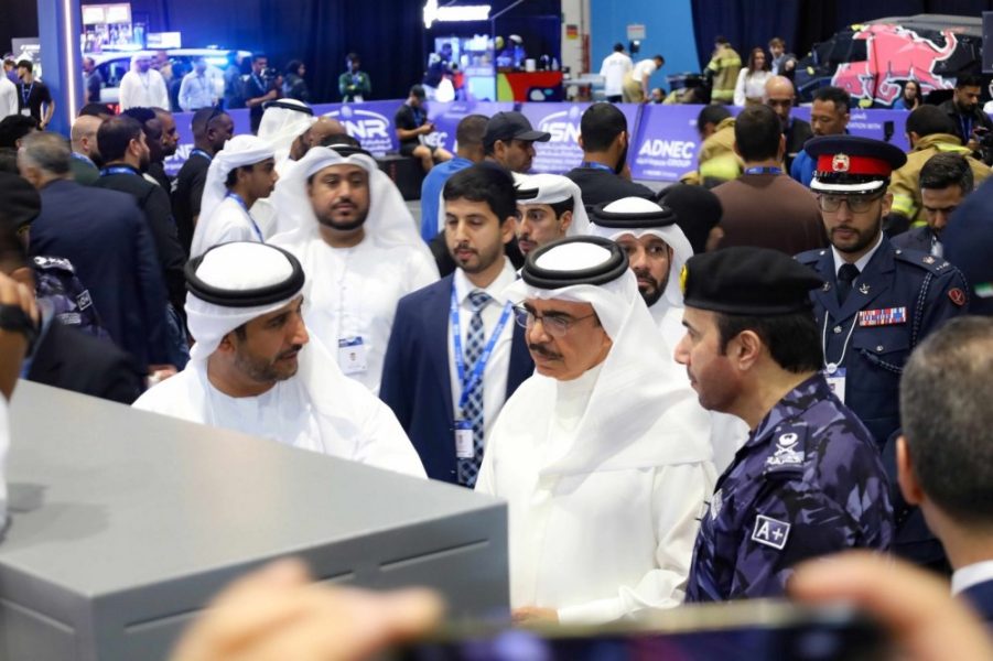 وزير الداخلية البحريني يزور جناح تسليح في معرض “آيسنار 2026”