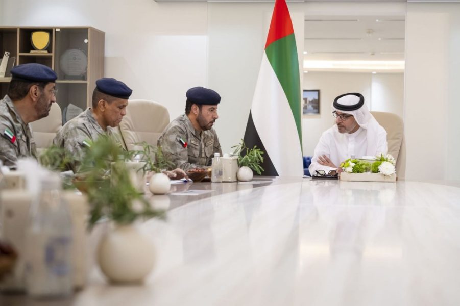 هزاع بن زايد يزور مديرية شرطة منطقة العين ويطّلع على برامجها التطويرية ومستوى الجاهزية الأمنية