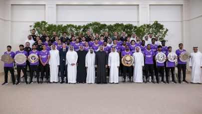 رئيس الدولة يستقبل فريق نادي العين لكرة القدم بمناسبة فوزه بلقب “دوري أدنوك للمحترفين “
