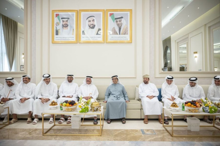 منصور بن زايد يحضر مأدبة غداء أقامها سلطان بن حمدان