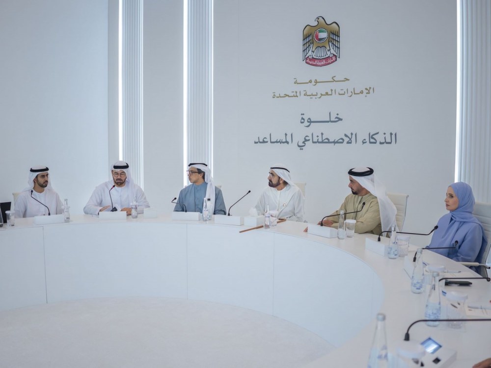 محمد بن راشد يشهد خلوة وطنية لاستعراض ملامح ومشاريع المرحلة الجديدة لمنظومة حكومة الإمارات للذكاء الاصطناعي المساعد Agentic Ai