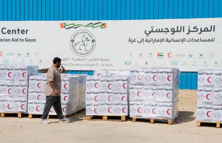 دخول 4 قوافل مساعدات إماراتية إلى غزة تحمل 930 طناً من المساعدات الإنسانية وكسوة العيد
