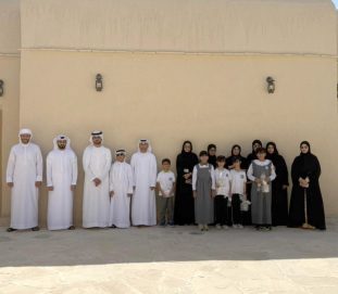 وفد من الهيئة الاتحادية للهوية والجنسية يزور بيت الشيخ سالم بن حم التراثي ضمن مبادرات عام الأسرة