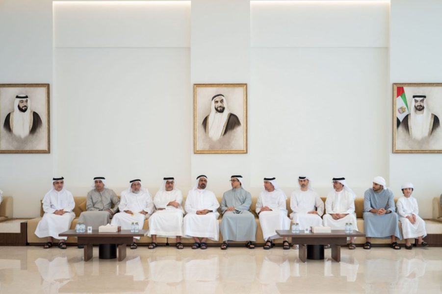 منصور بن زايد يعزي في وفاة محمد سالم بالعمى التميمي