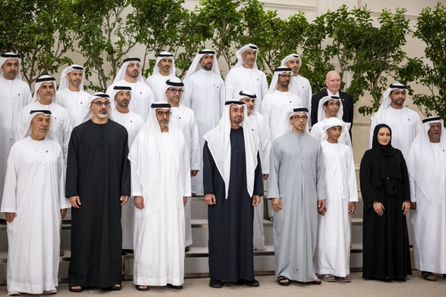 رئيس الدولة يستقبل وفد جهاز أبوظبي للاستثمار بمناسبة احتفاء الجهاز بالذكرى الــ 50 لتأسيسه