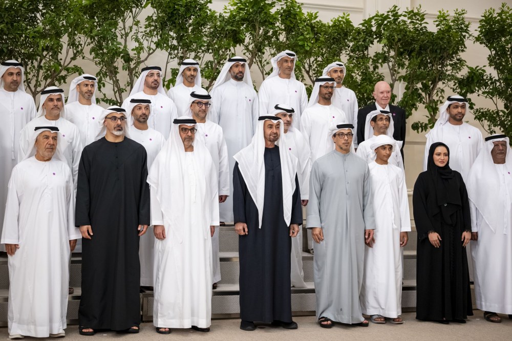 رئيس الدولة يستقبل وفد جهاز أبوظبي للاستثمار بمناسبة احتفاء الجهاز بالذكرى الــ 50 لتأسيسه