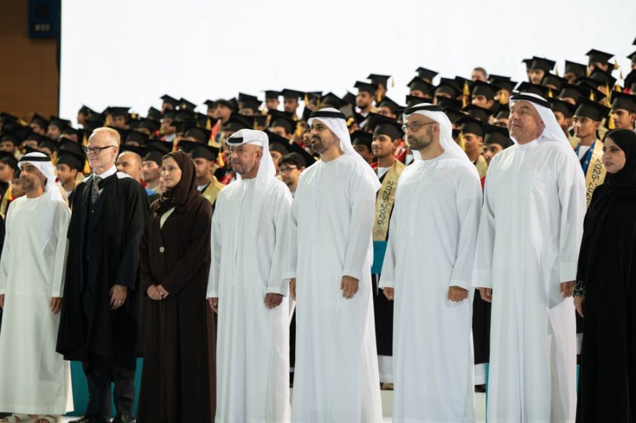 تحت رعاية منصور بن زايد.. ذياب بن محمد بن زايد يشهد حفل تخريج الدفعة الـ19 من طلبة مدارس الإمارات الوطنية في مجمّعي أبوظبي ومدينة محمد بن زايد