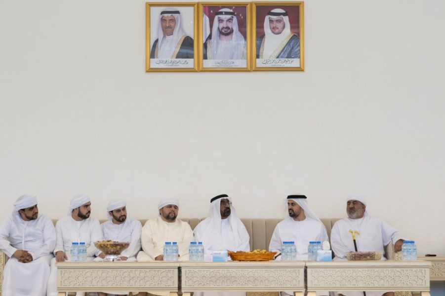 ذياب بن محمد بن زايد يقدِّم واجب العزاء في وفاة شقيق الشهيد أحمد محمد الزيودي