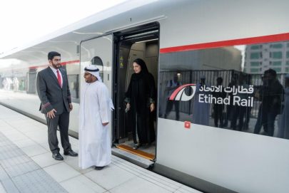 قطار الركاب.. بداية استثنائية من المقعد رقم “1”