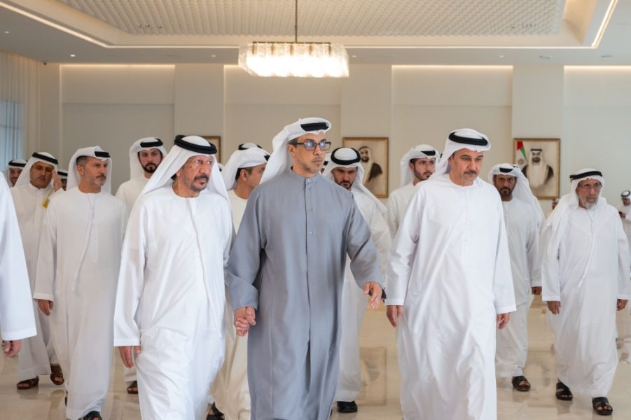 منصور بن زايد يعزي في وفاة أحمد محمد إبراهيم الحمادي وفاطمة علي أحمد