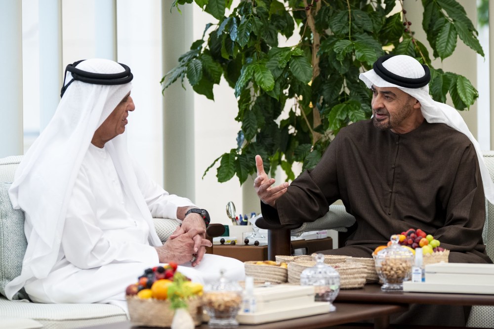 رئيس الدولة وحاكم رأس الخيمة يبحثان شؤون الوطن والمواطن