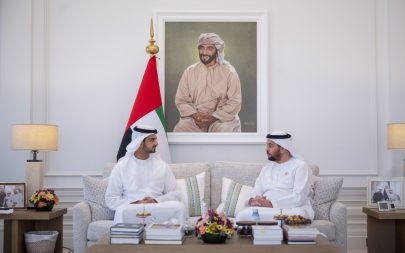 حمدان بن زايد يستقبل وفد دائرة تنمية المجتمع ويطلع على مستجدات تطوير منظومة القطاع الاجتماعي بمنطقة الظفرة