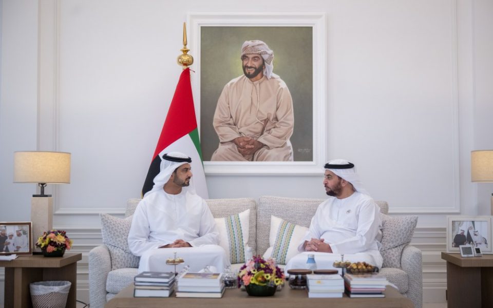 حمدان بن زايد يستقبل وفد دائرة تنمية المجتمع ويطلع على مستجدات تطوير منظومة القطاع الاجتماعي بمنطقة الظفرة