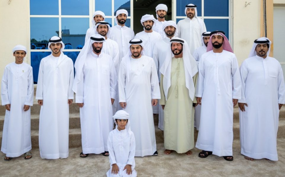 حمدان بن زايد يزور راشد مبارك المنصوري ومطر محمد المنصوري في منزليهما بمدينة غياثي