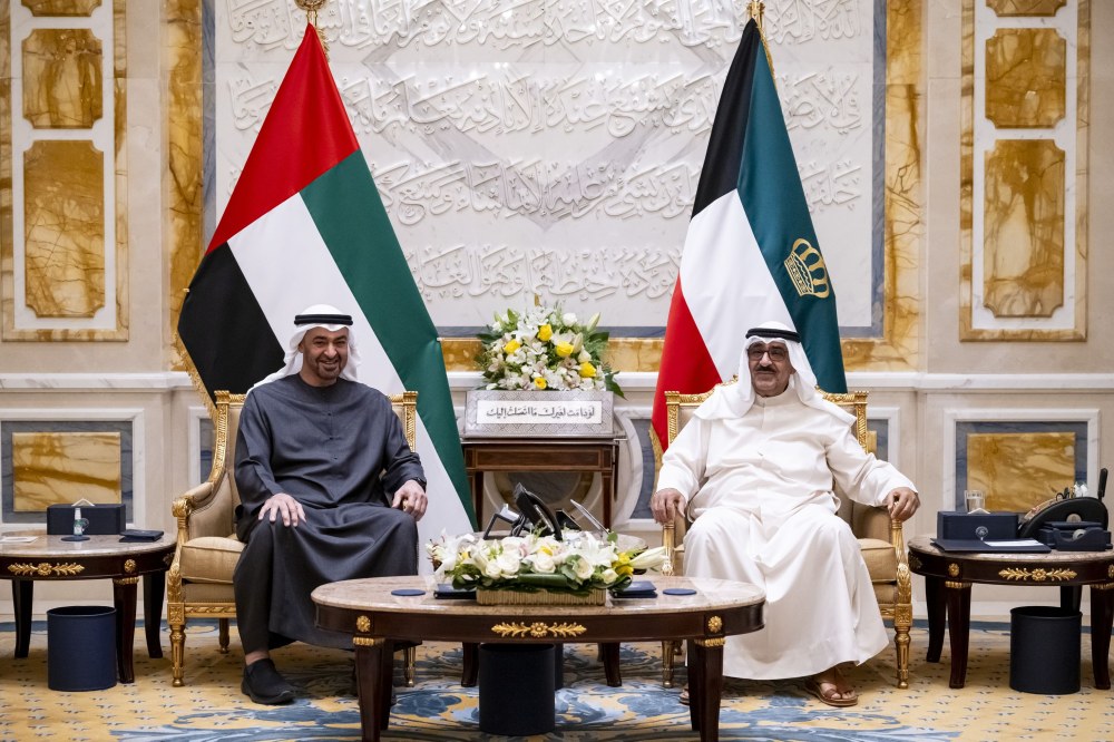 خلال زيارة أخوية.. رئيس الدولة وأمير الكويت يبحثان تعزيز علاقات التعاون بين البلدين