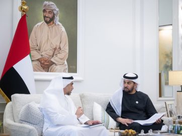 حمدان بن زايد يستقبل وفد دائرة التنمية الاقتصادية ويطلع على مبادرات تعزيز النمو المستدام في منطقة الظفرة