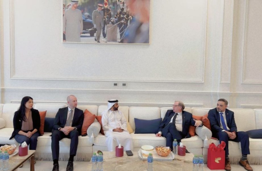 ‫ محمد بن حم يبحث مع وفد دبلوماسي كندي تعزيز التعاون الأكاديمي واستقطاب الجامعات العالمية