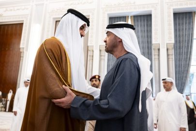 رئيس الدولة يقدم التعازي إلى أمير قطر بوفاة الشيخ حمد بن خليفة آل ثاني
