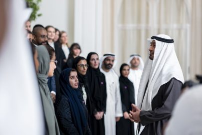 رئيس الدولة يستقبل فريق عمل الاحتفال الرسمي بعيد الاتحاد الــ 54 للإمارات