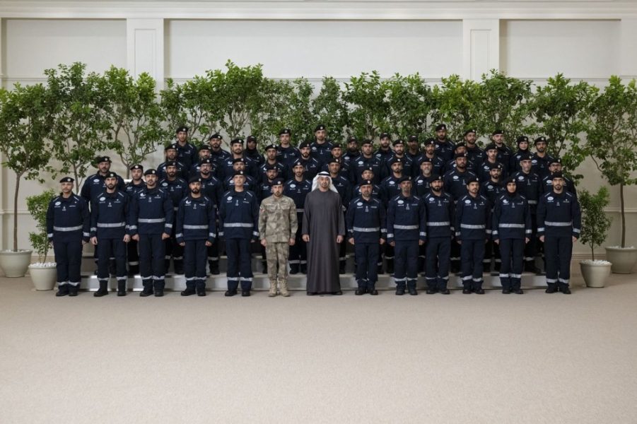 رئيس الدولة يستقبل فريق الإمارات للبحث والإنقاذ ويشيد بجهودهم الإنسانية العالمية