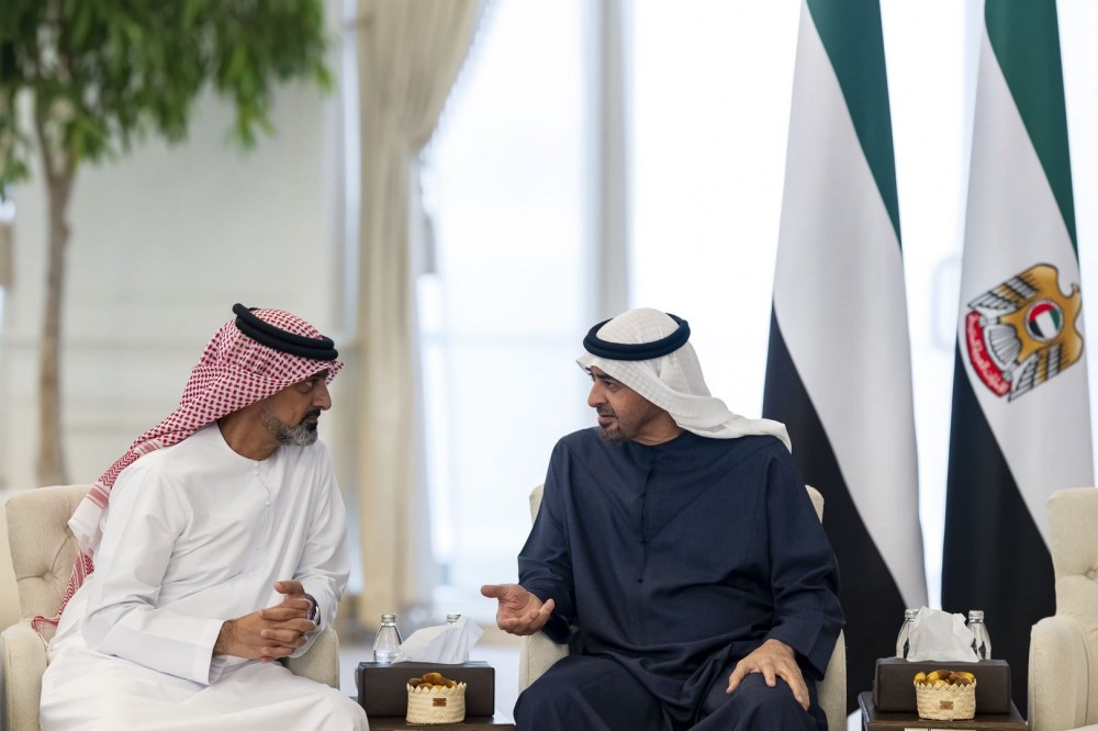 رئيس الدولة وولي عهد عجمان يبحثان شؤون الوطن والمواطن